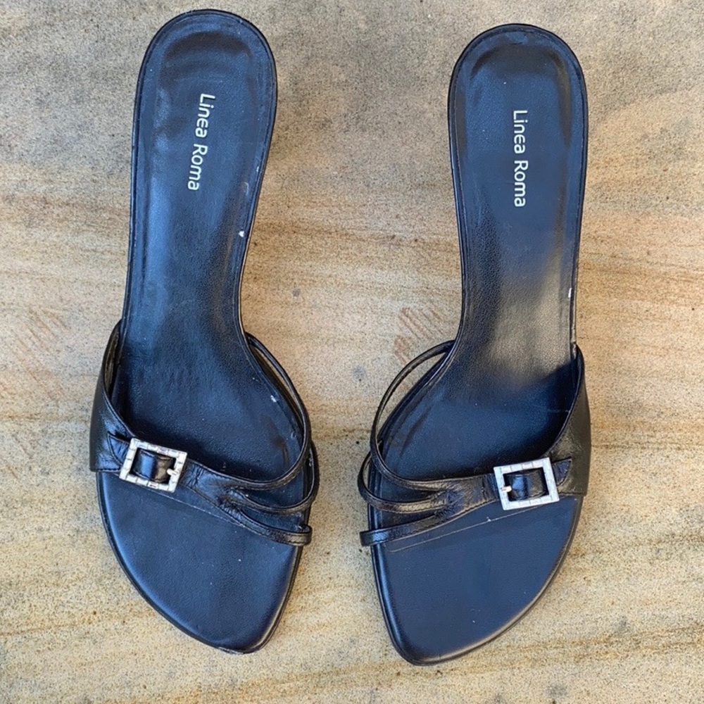 🌸 Black low heel Sandals with Buckle Size 8